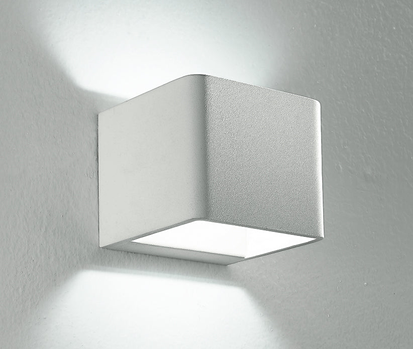 Applique led integrato in alluminio bianco goffrato 6W 380lm 3000°k collezione ATLAS Applique led integrato in alluminio bianco goffrato 6W 380lm 3000°k collezione ATLAS